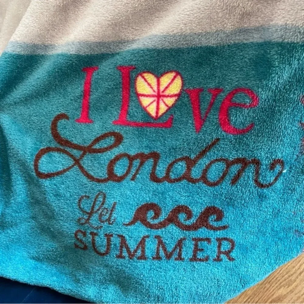 London Inspired Cozy Fleece Leg Warmer Blanket